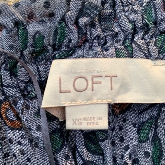 Loft off shoulder flutter sleeve top. XS - Picture 4 of 6